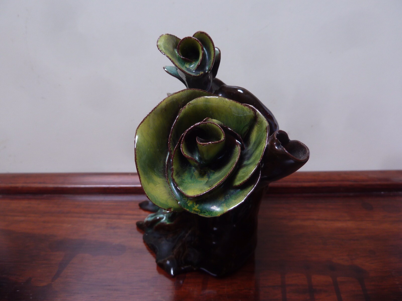 VINTAGE MAJOLICA BUD VASE OR PLANTER APPLIED 3D ROSES FLOWERS ASIAN STYLE