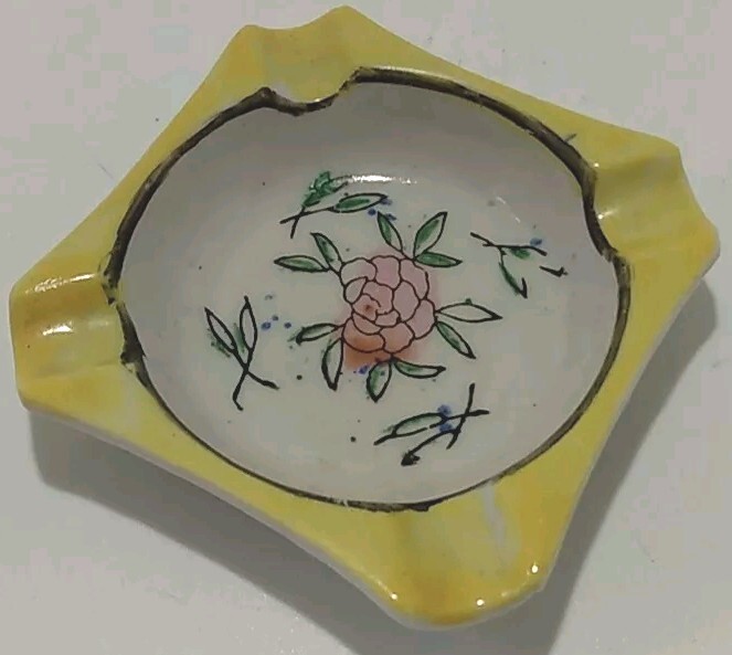 2 Vintage Mini Ceramic Flower Ashtrays 2.75 Inches Made In Japan