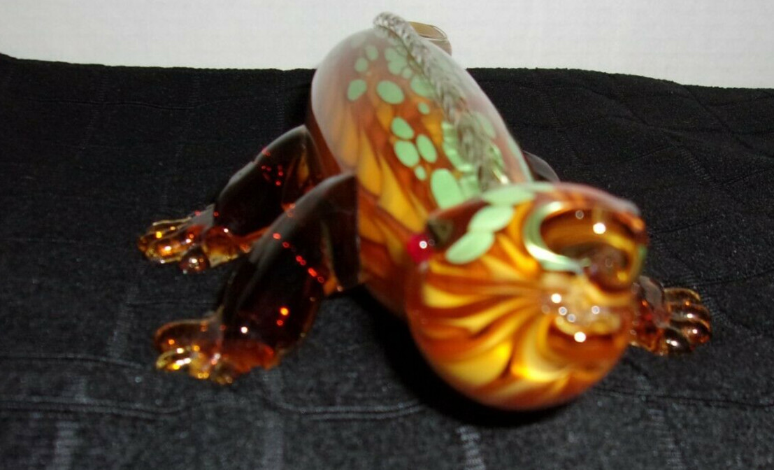 LARGE ART GLASS 12″ LIZARD GECKO ALLIGATOR FIGURINE AMBER W/ GREEN SPOTS
