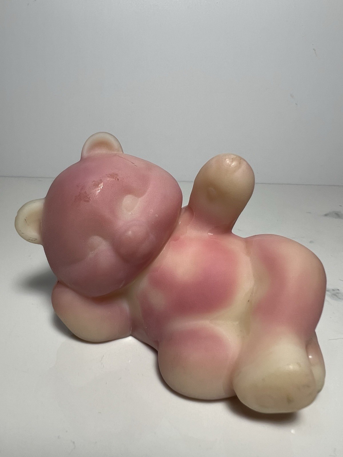 VTG Fenton Burmese Glows Under Black Light Bear Figurine
