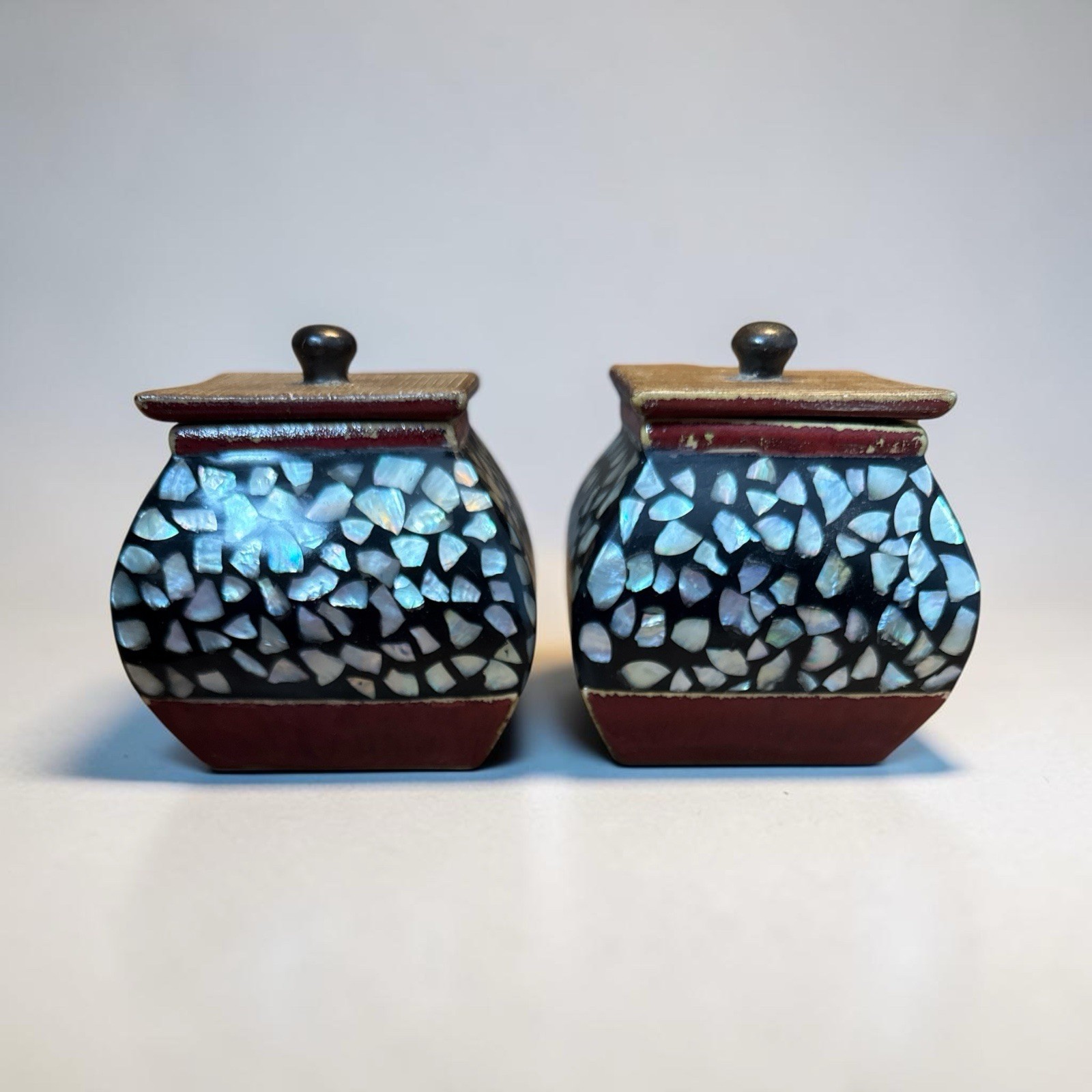 Two VTG BOMBAY CO. POTTERY MOTHER OF PEARL TRINKET JAR BOX CONTAINER WITH LID