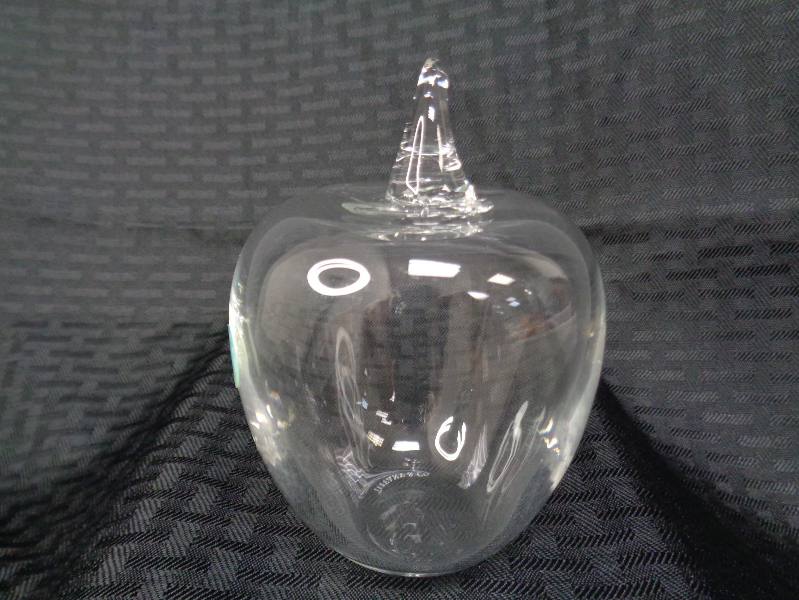 Tiffany & Co. Crystal Clear Glass Apple Paperweight 3″ Figure Signed