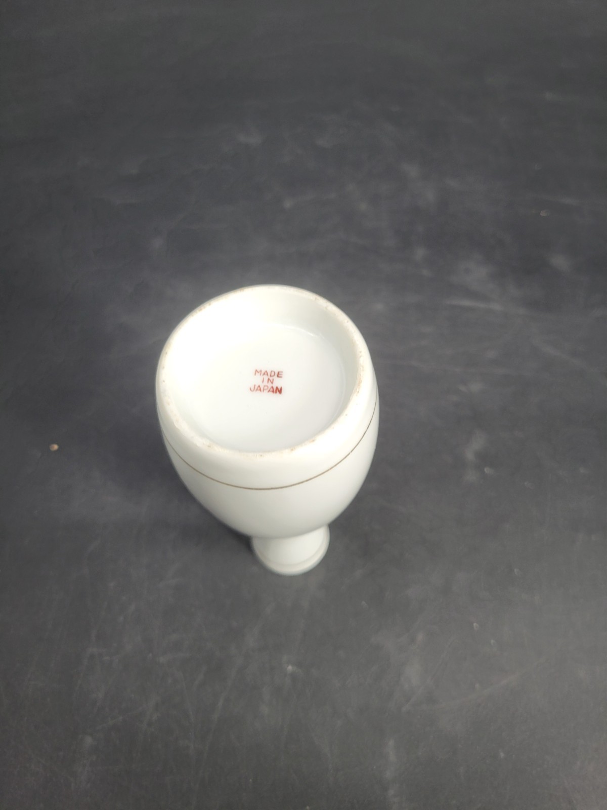 Very Pretty, Vintage Japanese Porcelain Floral Bud Vase / Sake Server – 5″