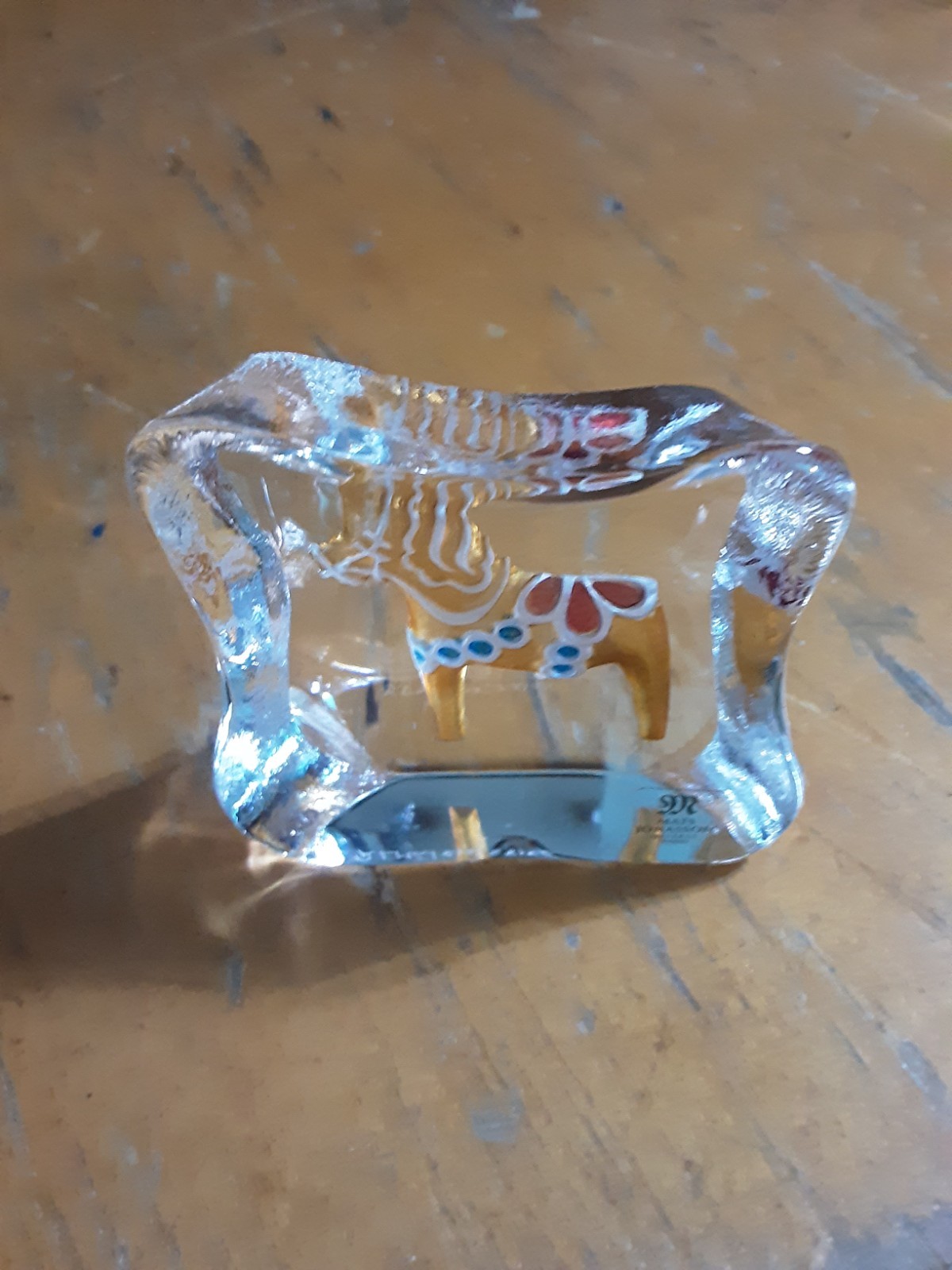 FABULOUS MATS JONASSON MALERAS CRYSTAL CUBE WITH A DALA HORSE 2.5 x 2.5 INCHES
