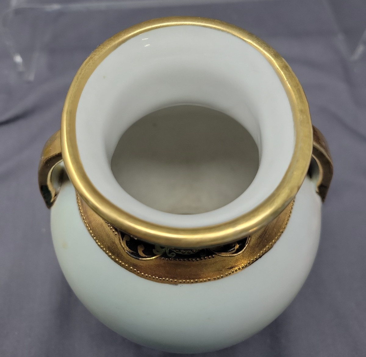 Noritake Morimura Black/Gold Swan On Lake Scene Vase 7.75″