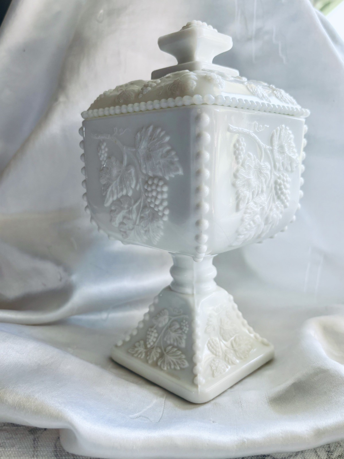 Vintage Westmoreland White Milk Glass Beaded Edge Wedding Pedestal Compote w Lid