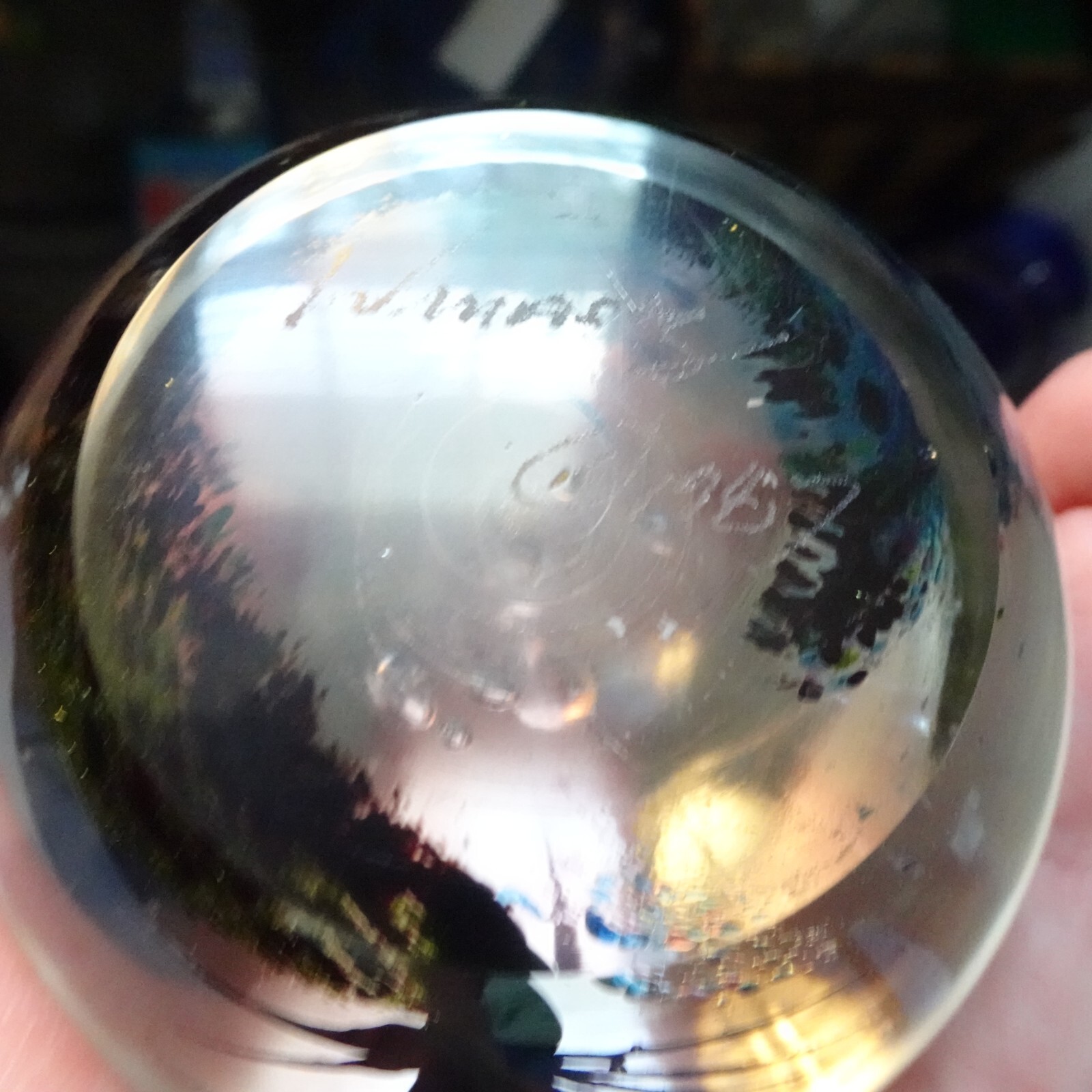 1991 Signed Johnathan Winfisky Round Seascape Art Glass Paperweight