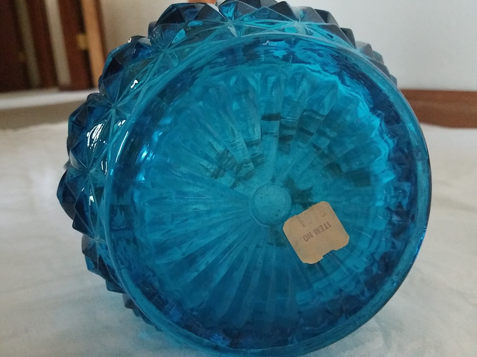 LE Smith Peacock Blue Diamond Butt 26″ MCM 16 Finger Swung Glass Vase