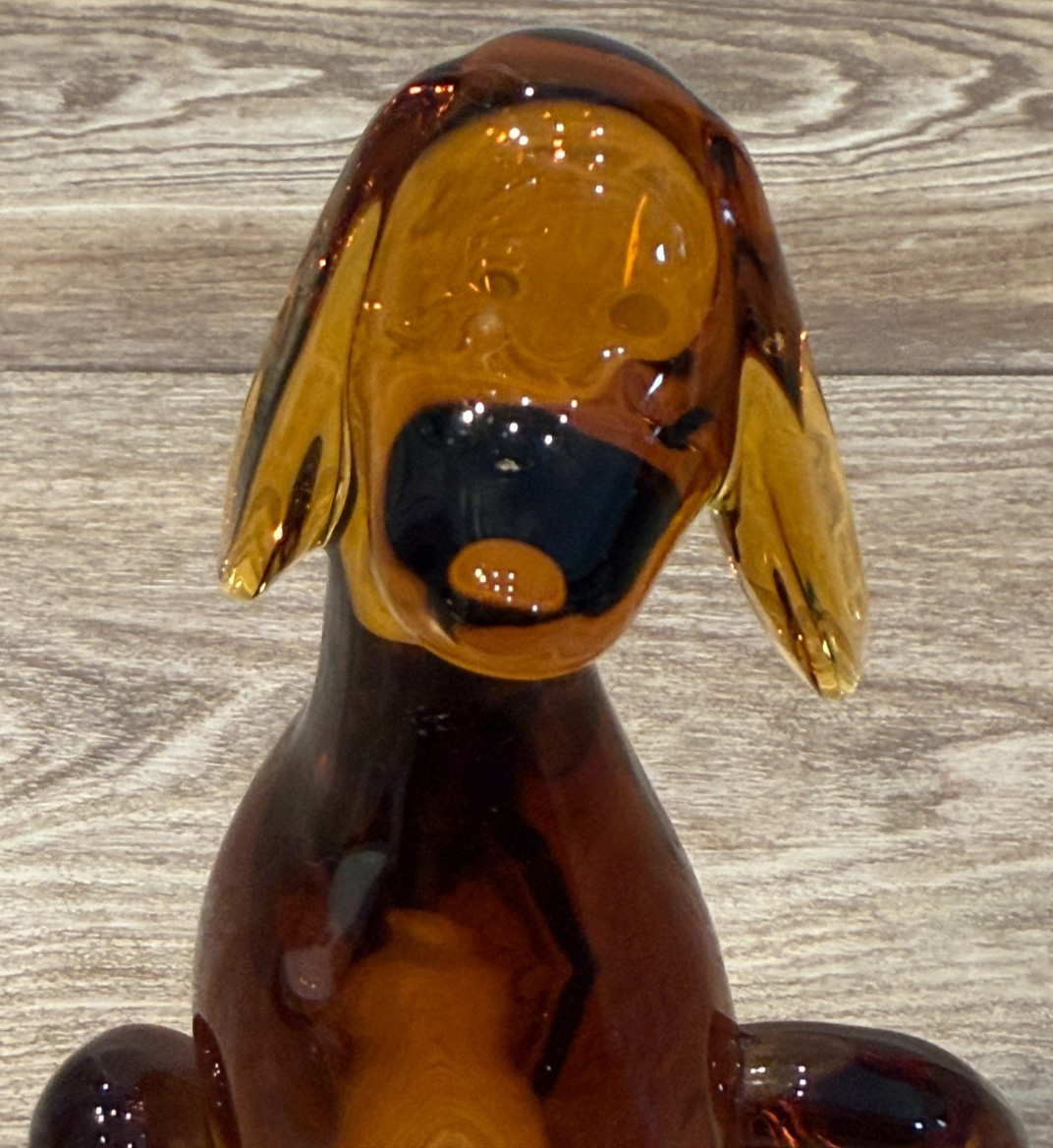 VIKING GLASS VINTAGE #1323 “EPIC DOG” / HOUND RARE BROWN AMBER VARIANT 1973-1974