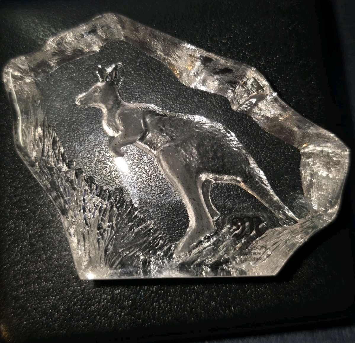 New Mats Jonasson Full Lead Crystal Känguru Kangaroo Sweden Etched Paperweight