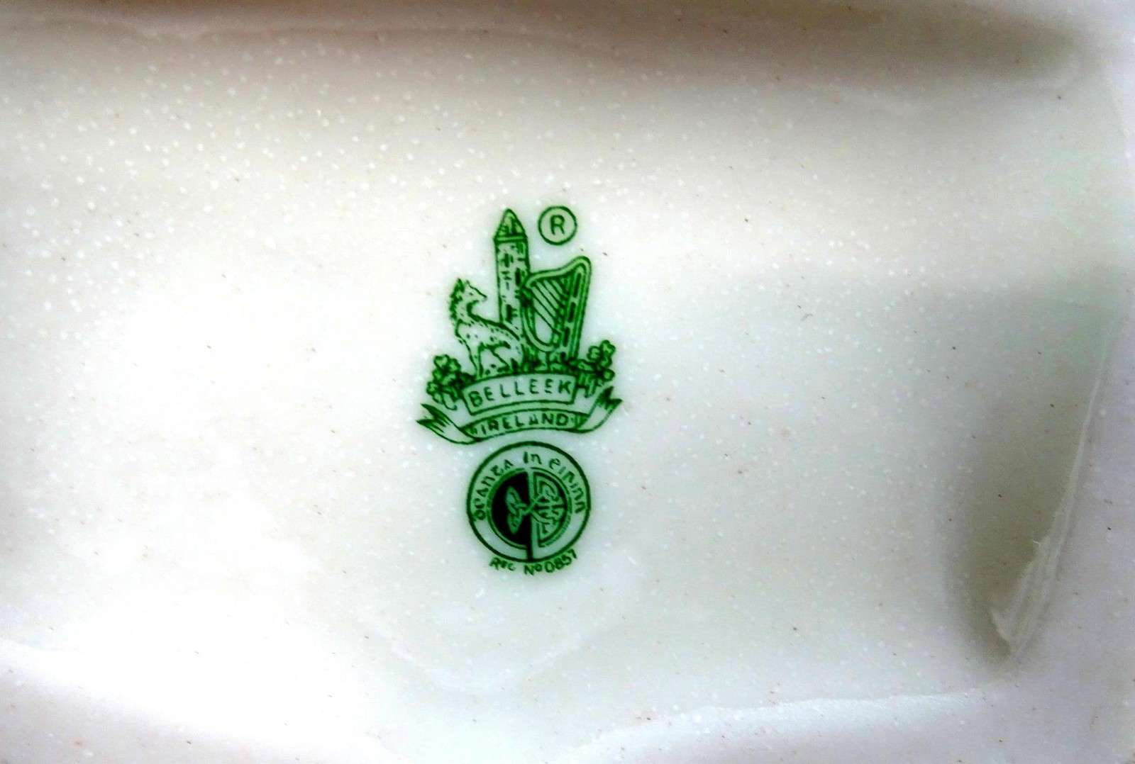 Belleek Porcelain Ireland Great Horned Owl 8″ Vase 3rd Green Mark 1965-1980