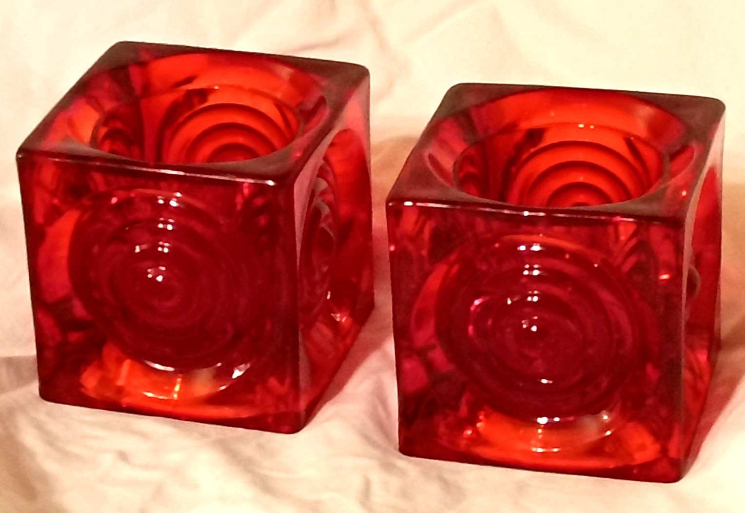 2 Viking Ruby Glimmer Bullseye Votive Candle Holders 2.5″ Red Cube Round Vtg MCM