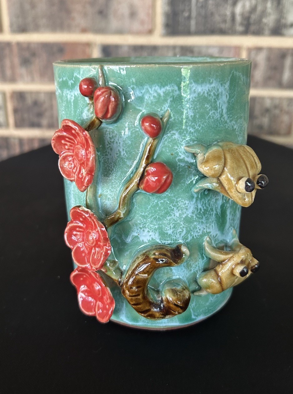 Decorative Art Pottery Vase Handmade With Flowers, Frogs, & A Worm 5” X 4” New