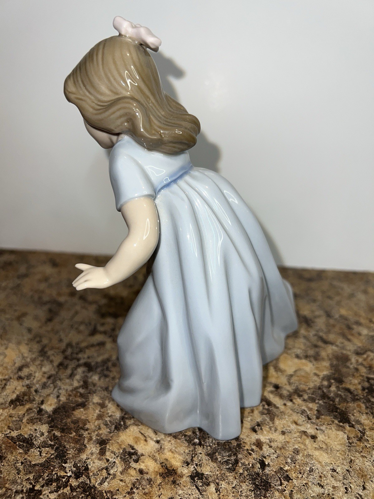 FINE NAO FOR LLADRO PORCELAIN FIGURINE No 1027 ~ GIRL WITH PUPPY ~mint Cond.