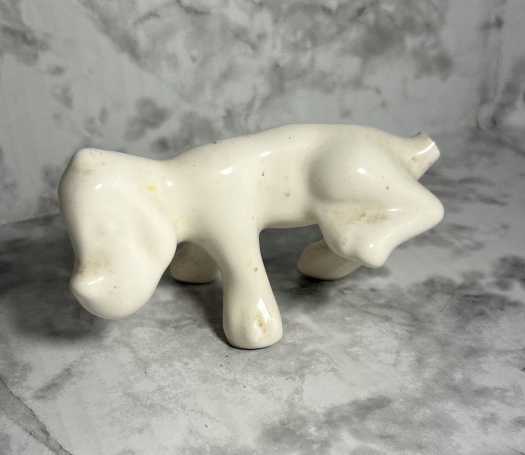 VINTAGE Camark Pottery Ivory White Pointer Hound Dog Figurine Broken Tail A12