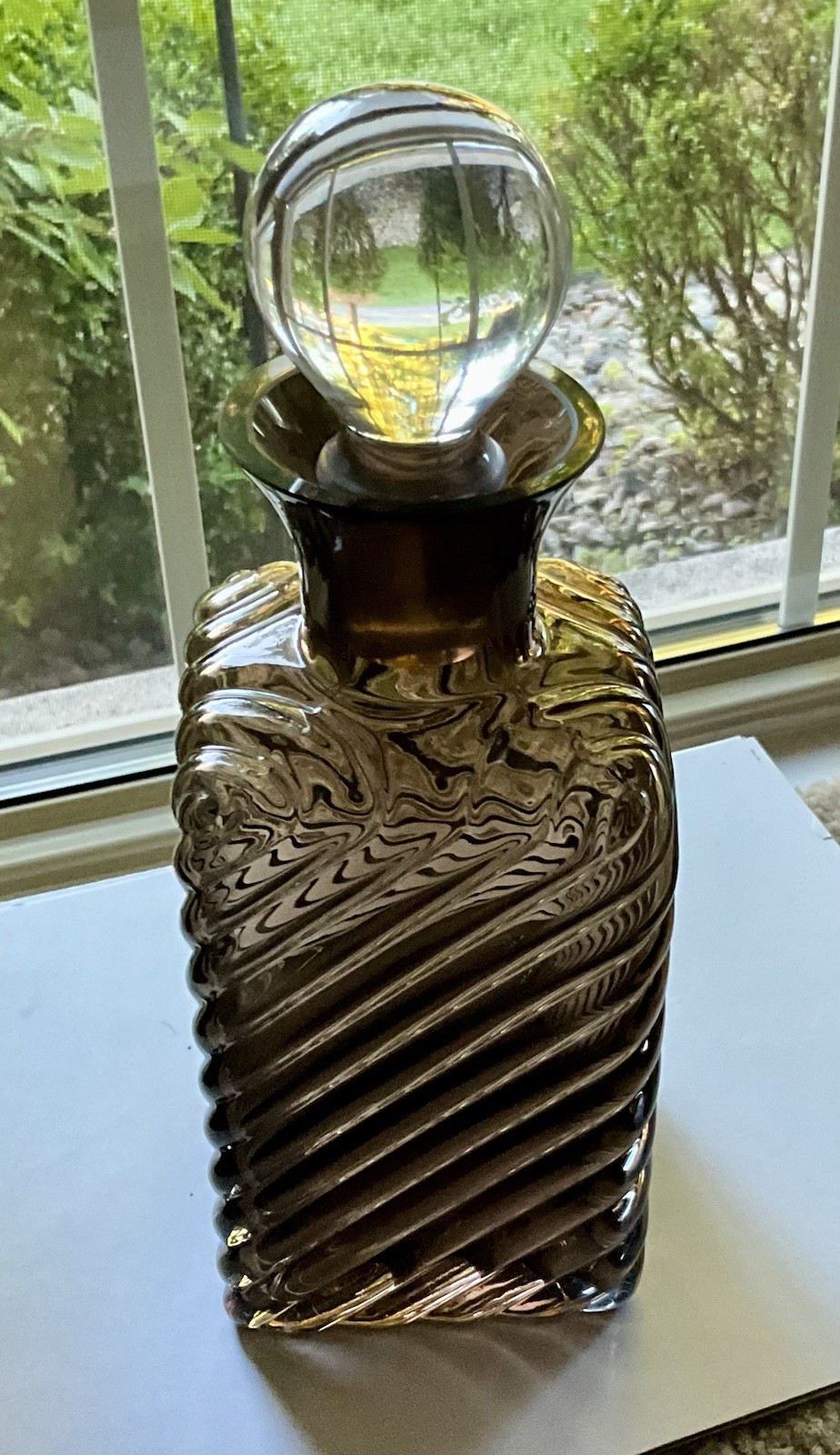 Amber Brown Luster Glass Diagonal Swirl Decanter Bottle w Stopper 9.5” EXCELLENT