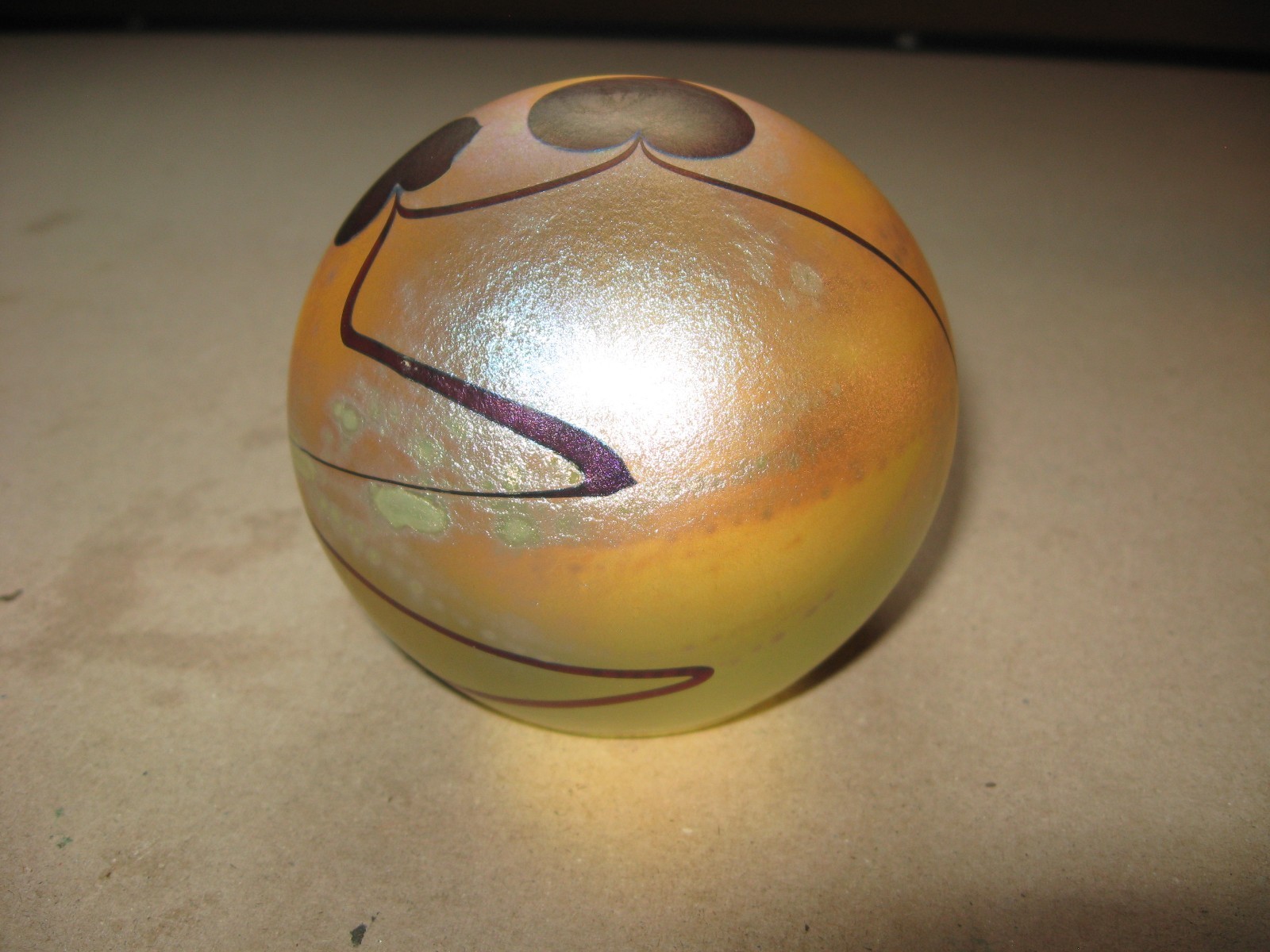 Dated 1981 Eickholt Gold Iridescent Hanging Hearts Pattern Art Glass Paperweight