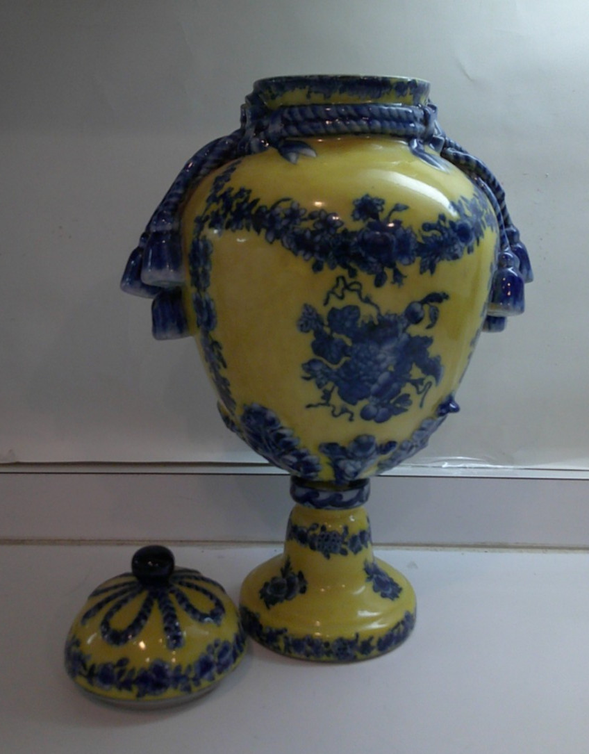 Vintage JUWC 1897 China United Wilson 14.5″ Lidded Urn