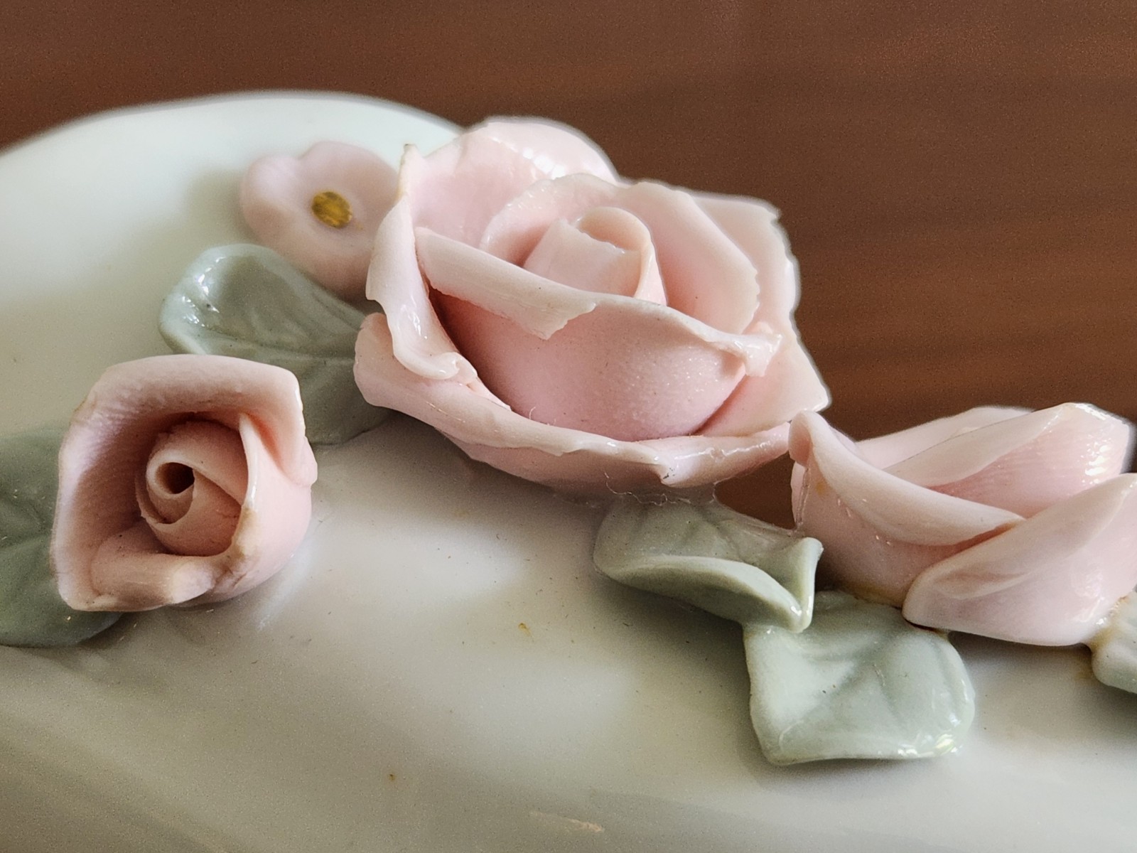Vintage White Pink Cornucopia vase with 3D Capidimonte -type Roses Flowers