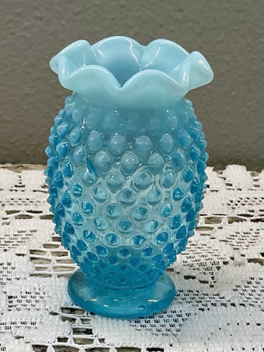 Fenton Small/Hobnail Bud Vase Blue Opalescent Straight Ruffle Top Edge 3.9″ Tall