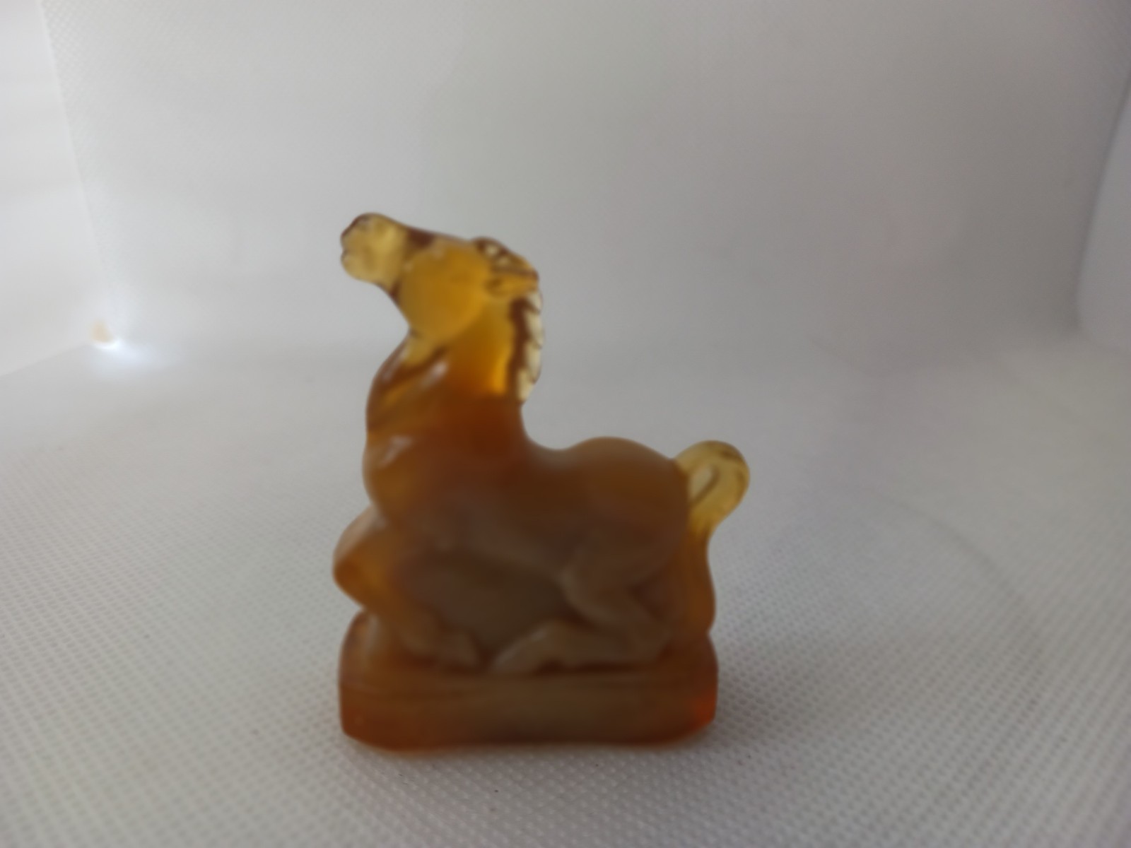 Boyd Little Joe Horse Slag Autumn Beige Vintage Art Glass 2″ New Old Stock