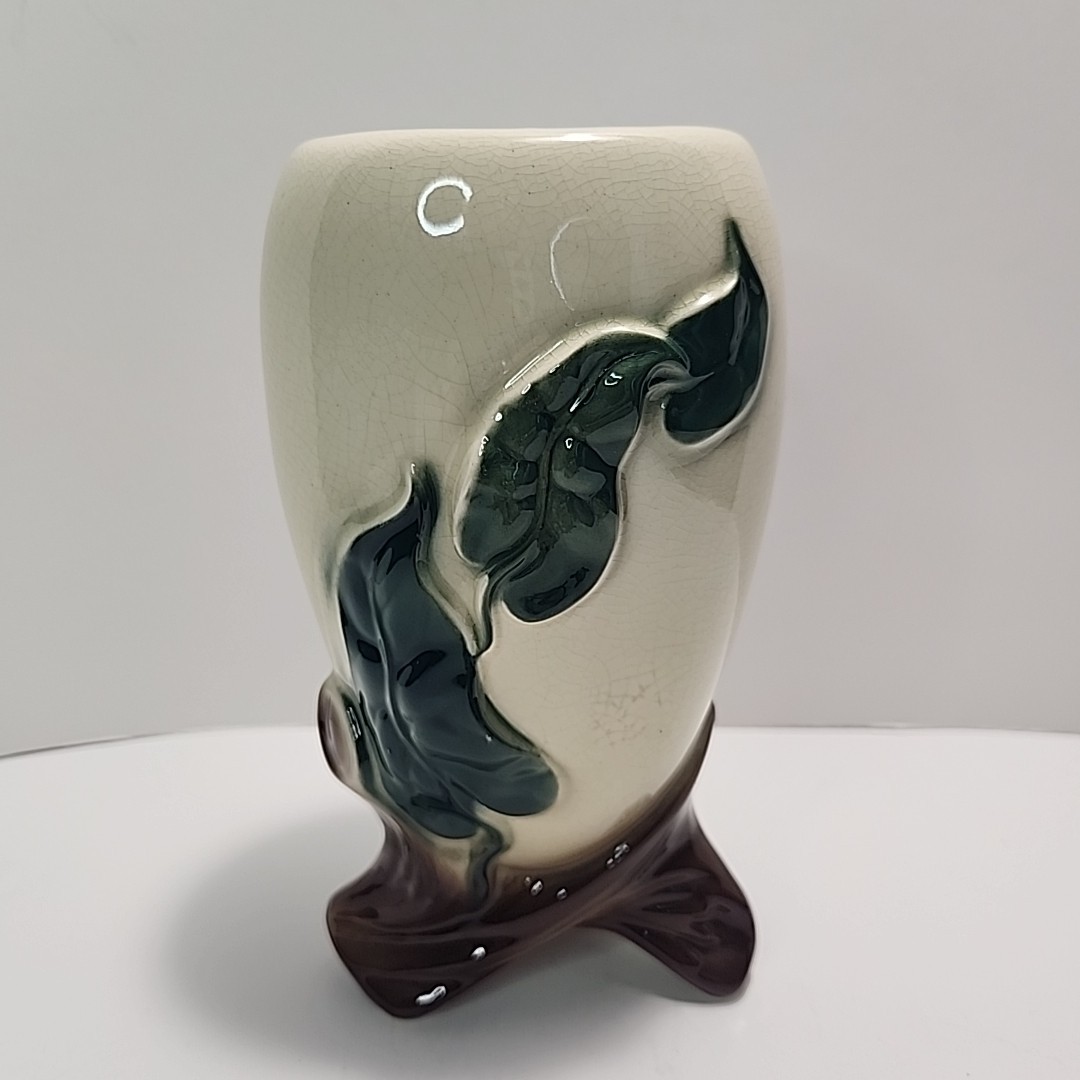 Vintage Royal Copley Tri Footed Vase Philodendron Ivy Vine ArtDeco 7.5”Tan Green