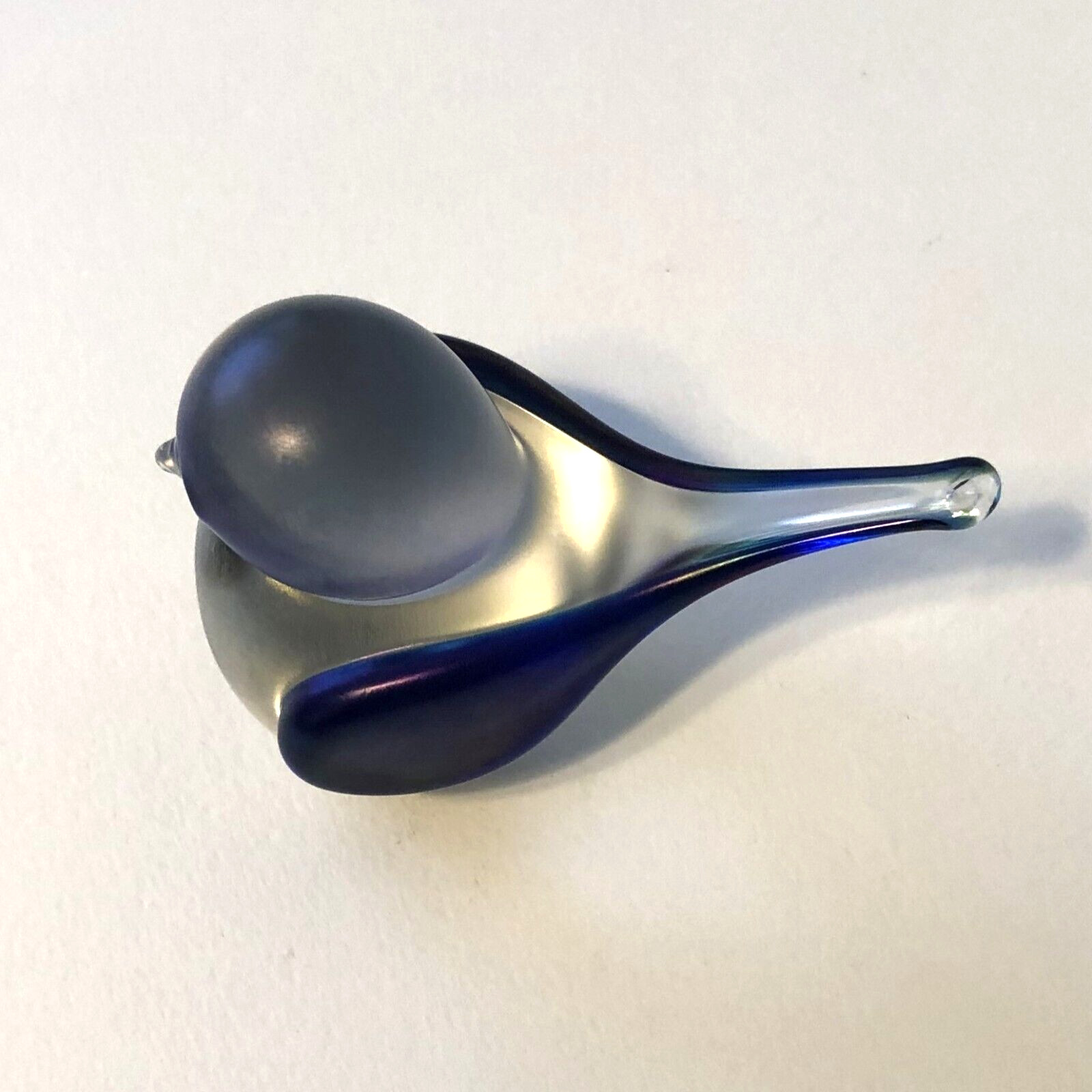 Zellique Studio Art Glass Cobalt Blue Iridescent Bird With Heart Signed 4×3″ VTG