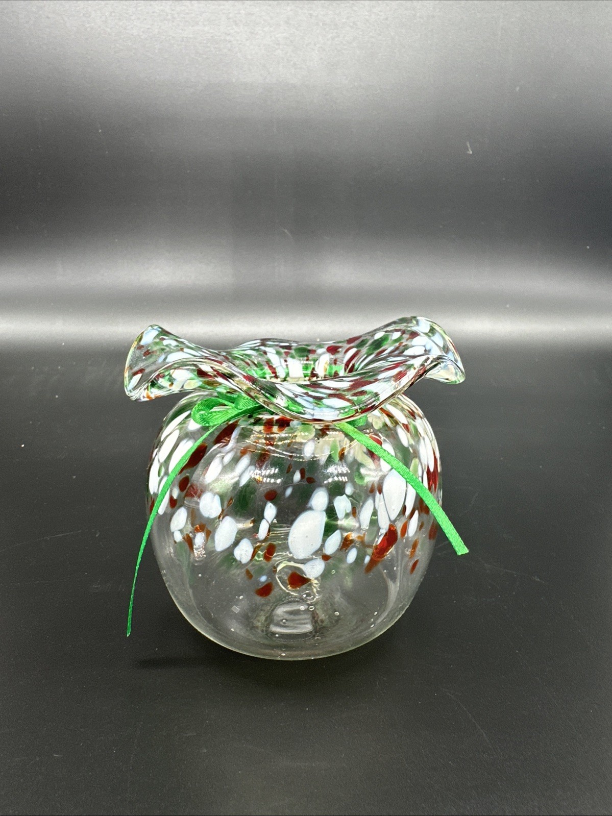 Holiday Christmas Art Glass Vase 3″ Red Green Ruffled Edge Signed Anne Schmidt
