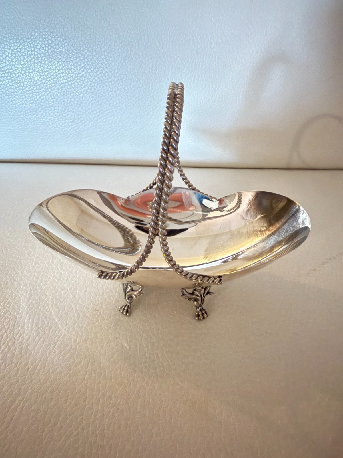 VINTAGE SILVERPLATE FOOTED BRIDE BASKET CANDY DISH ROPE HANDLE ORNATE CLAW FEET