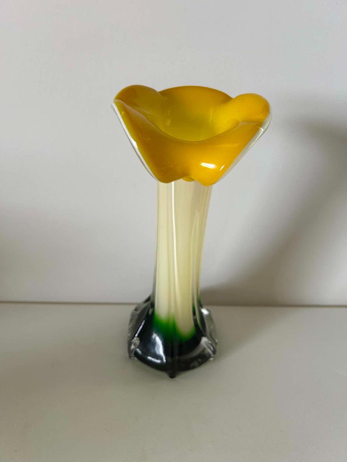 Vintage Calla Lily Jack-in-the-Pulpit Vase Yellow, White & Green 8″ Art Glass