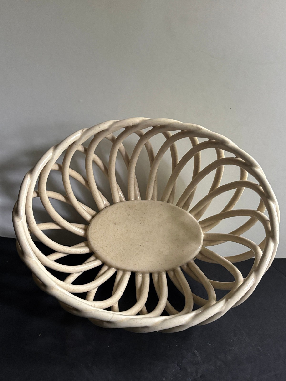 VINTAGE OFF-WHITE CERAMIC OPEN-LATTICE BREAD BASKET/FRUIT BOWL