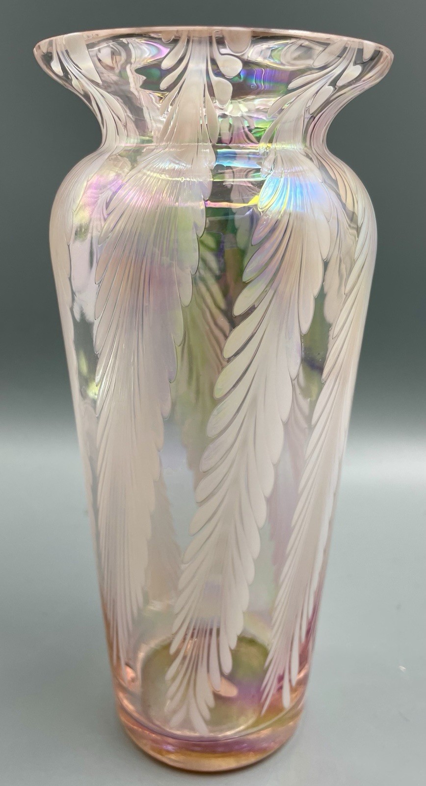 Vintage SILVESTRI Iridescent Pink Pulled Feather Art Glass Vase – 7″