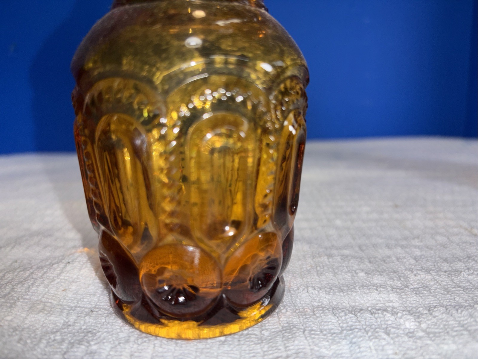 VTG L. E. Smith Moon & Stars Amber Glass Candlesticks 5″. + Crust & Stopper