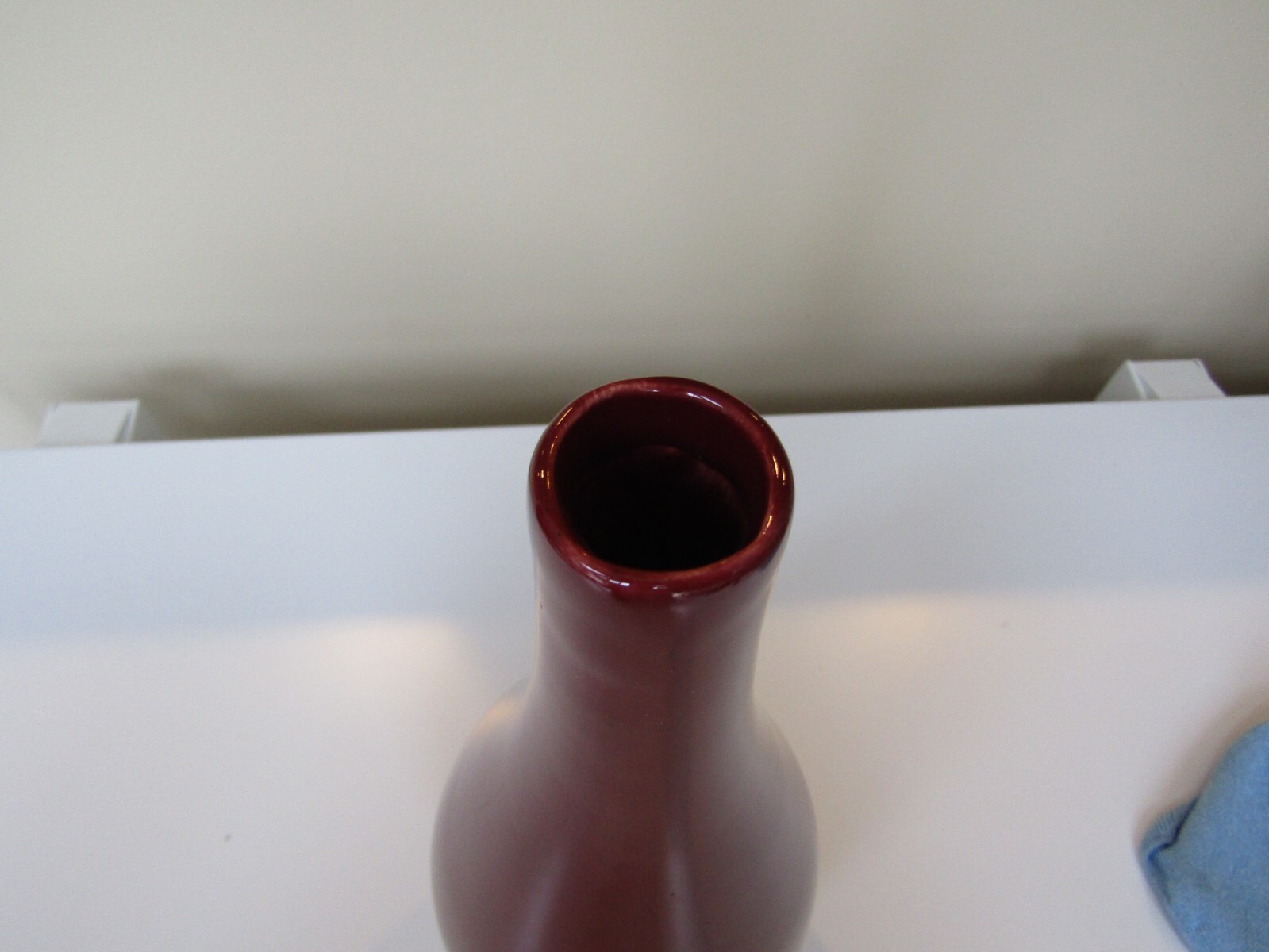 ROYAL HAEGER 2004 – 14 INCH TALL WIDE BOTTOM NARROW TOP VASE – DARK RUBY RED