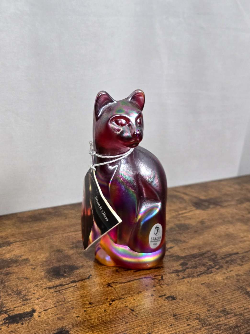 *RARE* FENTON Handmade in USA 5″ Red Iridescent Stretch Glass Cat + Tag/Sticker