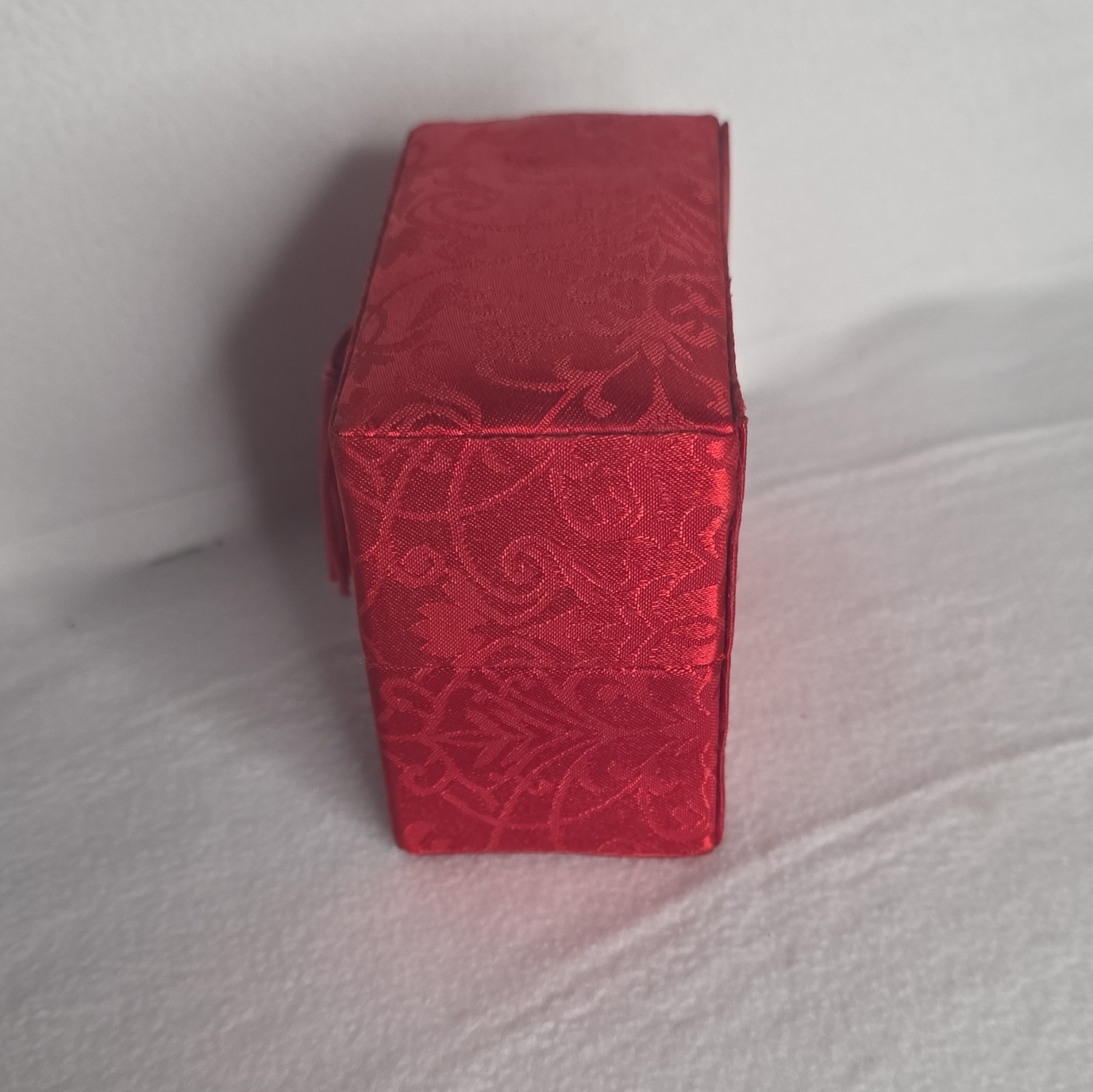 Vtg Messengers Small Art Glass Apple, Teacher Gift Idea, Red Fabric Gift Box