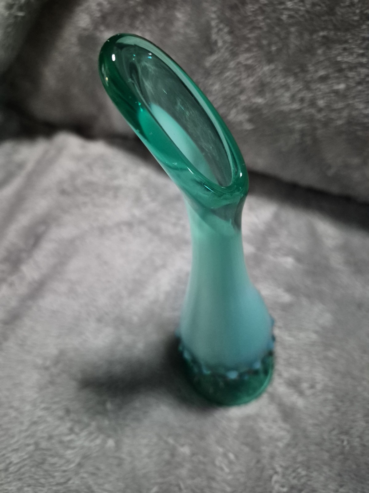 Beautiful Vintage Fenton 10″ Emerald Green Opalescent Uranium Hobnail Swung Vase