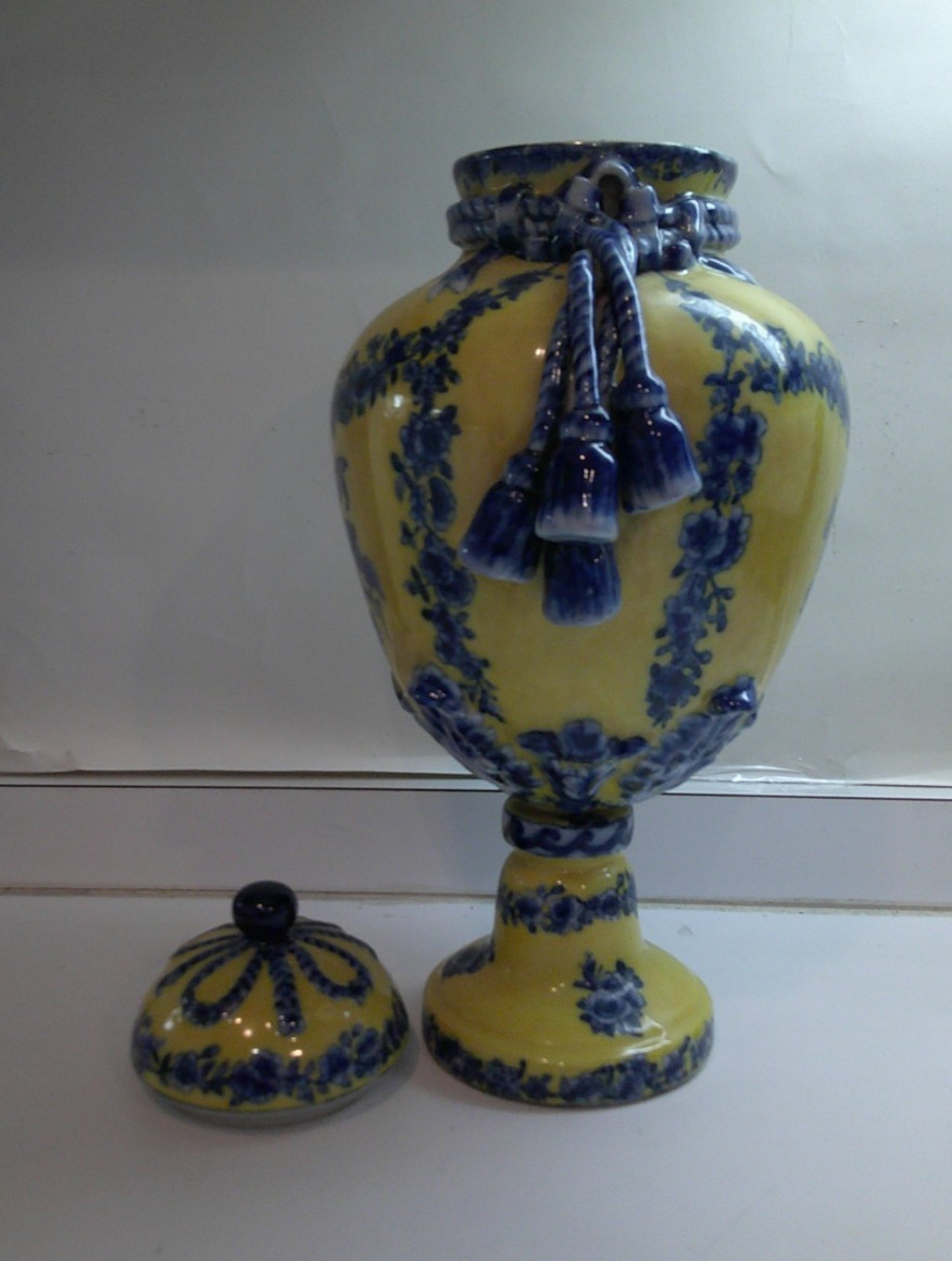 Vintage JUWC 1897 China United Wilson 14.5″ Lidded Urn