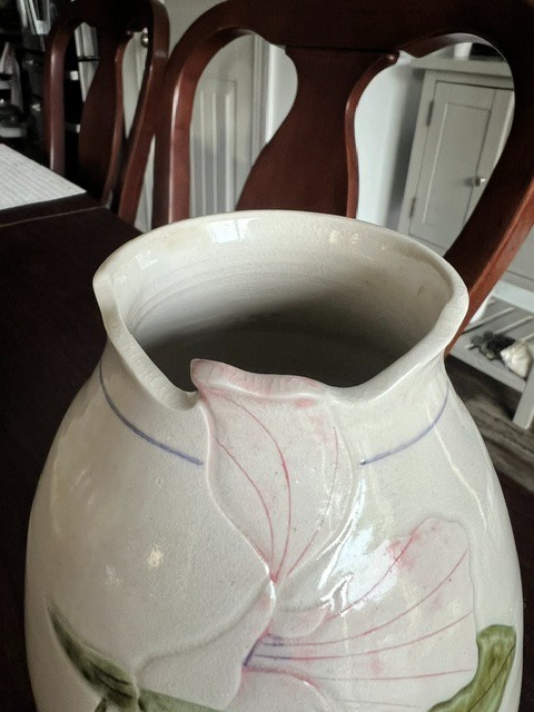 1984 SIGNED Stephen Kostyshyn Pottery Iris 9 ” VASE HANDMADE NO CHIPS CRACKS