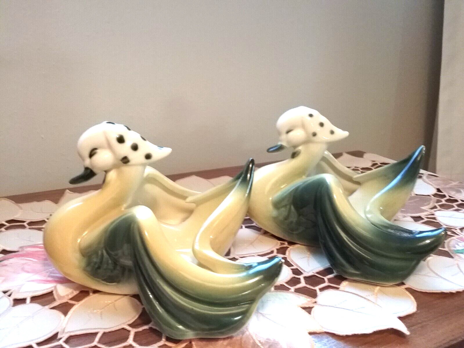 VINTAGE HULL POTTERY MOTHER GOOSE, DUCK, SWAN PLANTERS #75 POLKA-DOT BONNET *2*