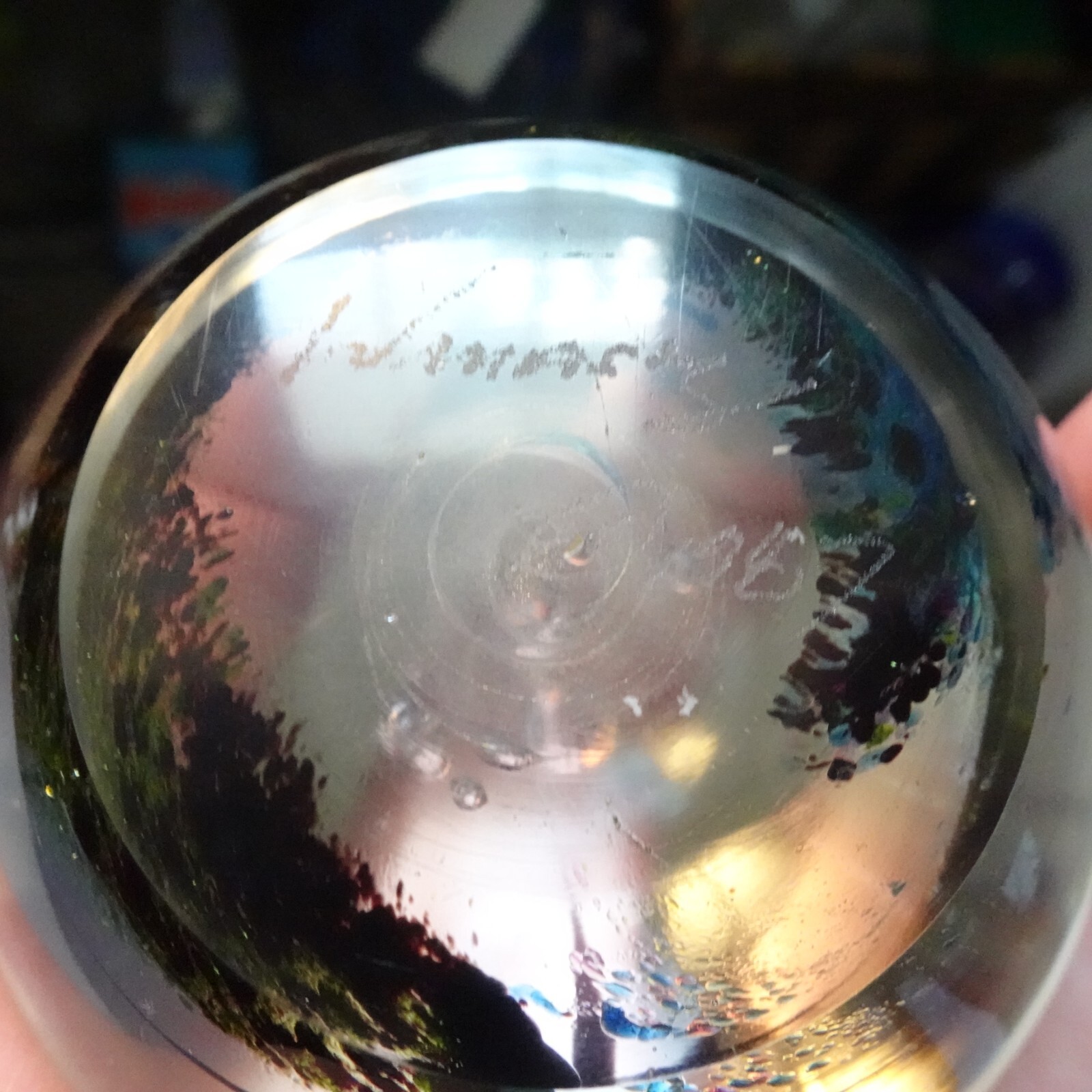 1991 Signed Johnathan Winfisky Round Seascape Art Glass Paperweight