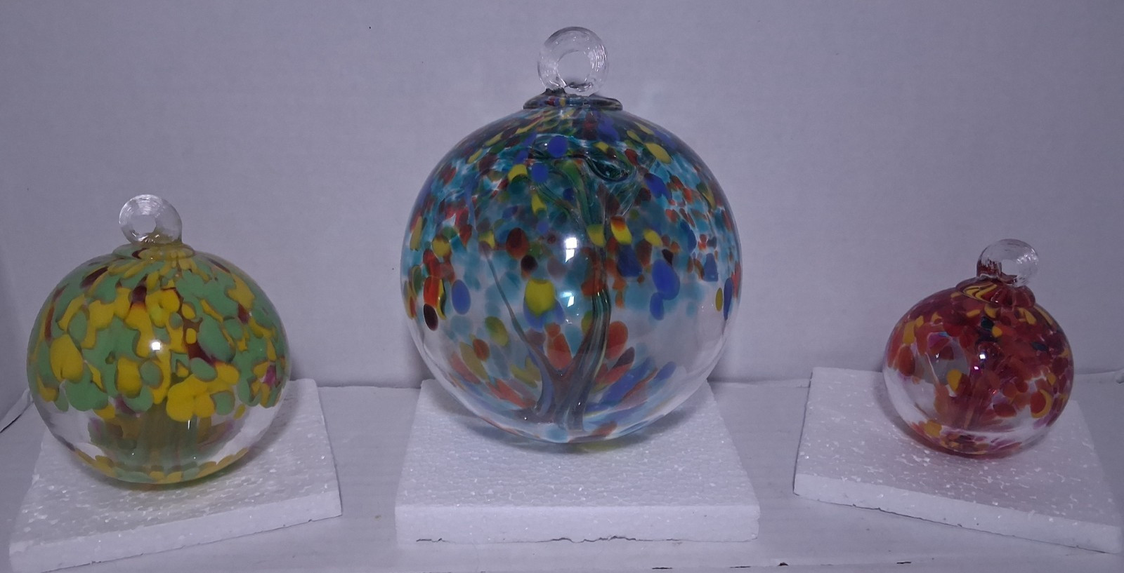 SET Dale Tiffany Hand Blown Glass Tree of Life Ornament Red 3″ Yellow 4″ Blue 6″