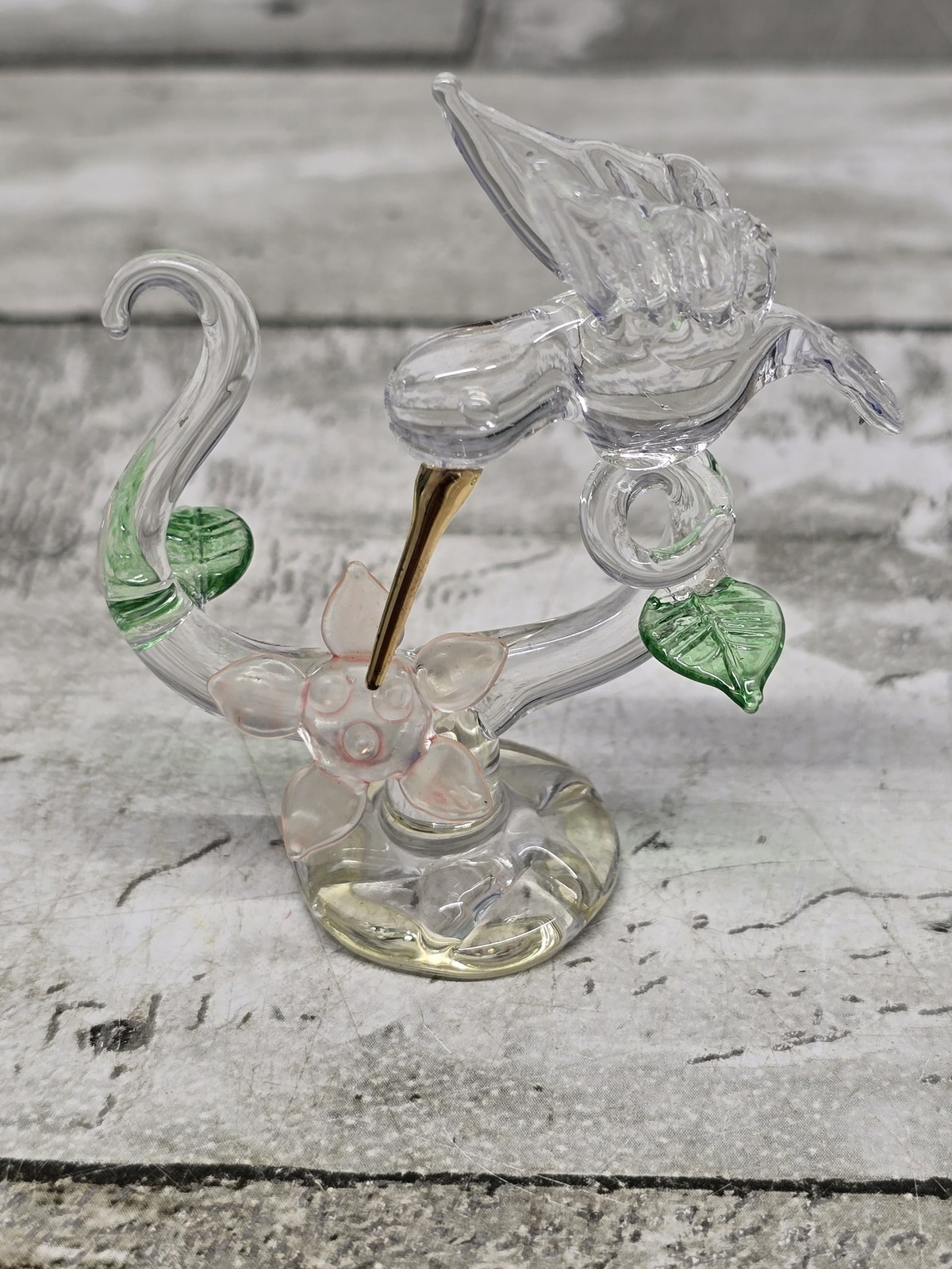 Exquisite Blown Glass Hummingbird Figurine with Flower & Leaves – Clear Art
