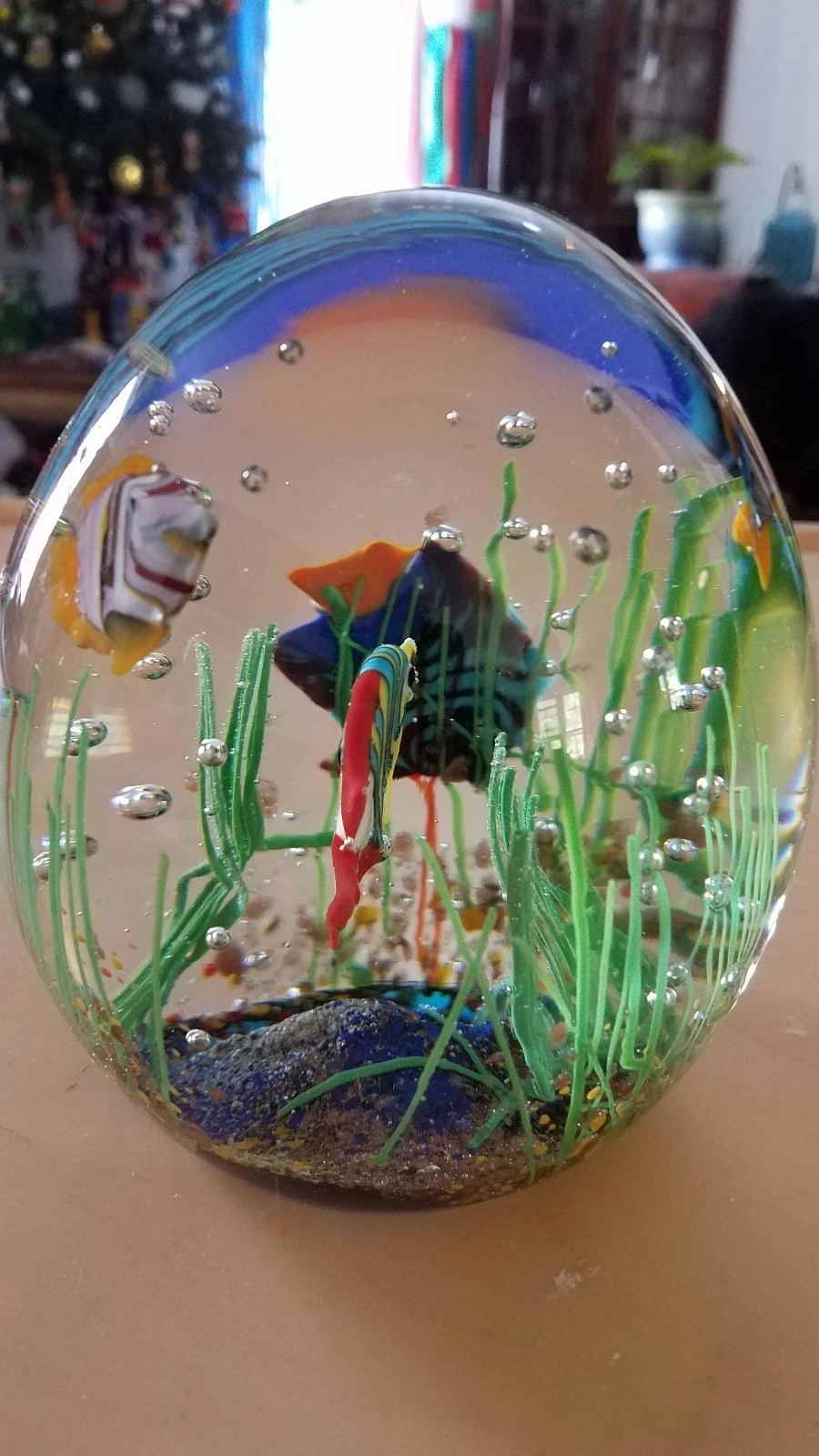 Stunning Murano Aquarium Egg Shaped Fish Paperweight 3 x 4 inches