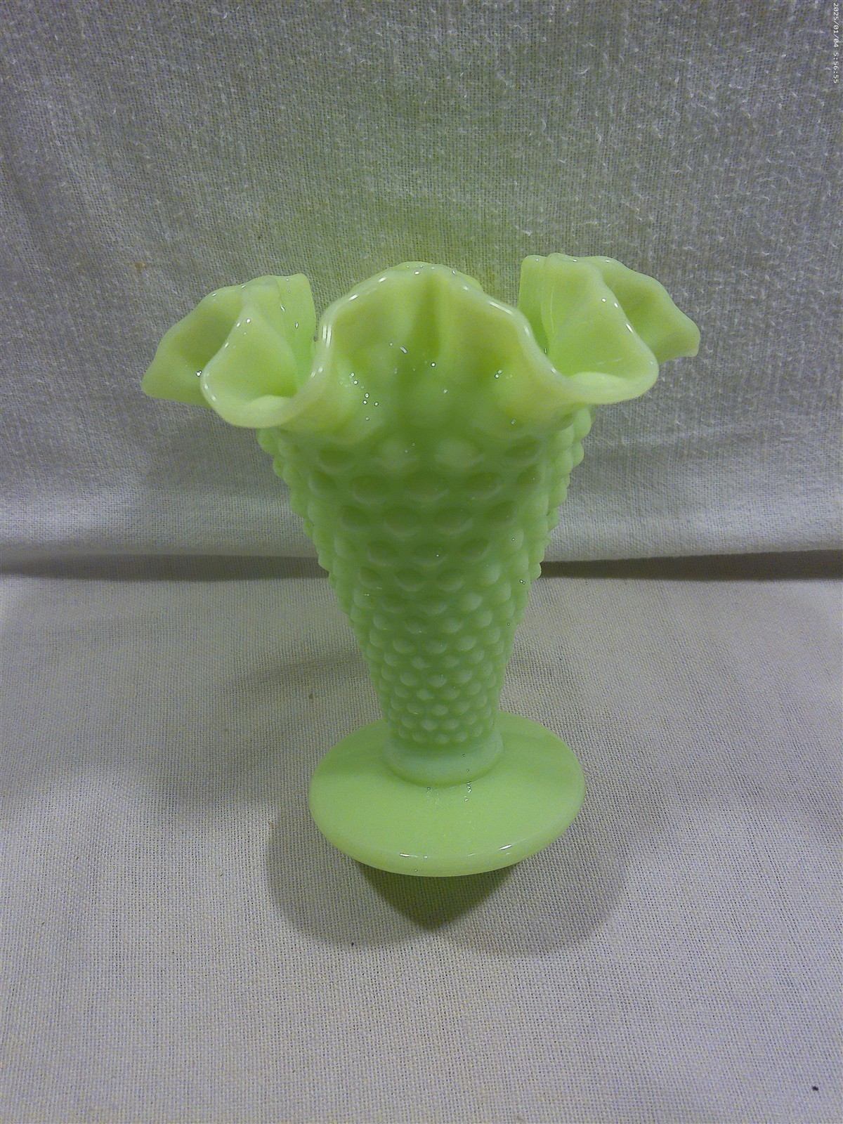 Vintage Fenton Jadeite Green Uranium Glass Hobnail Ruffled Vase 5 3/4″ – Glows