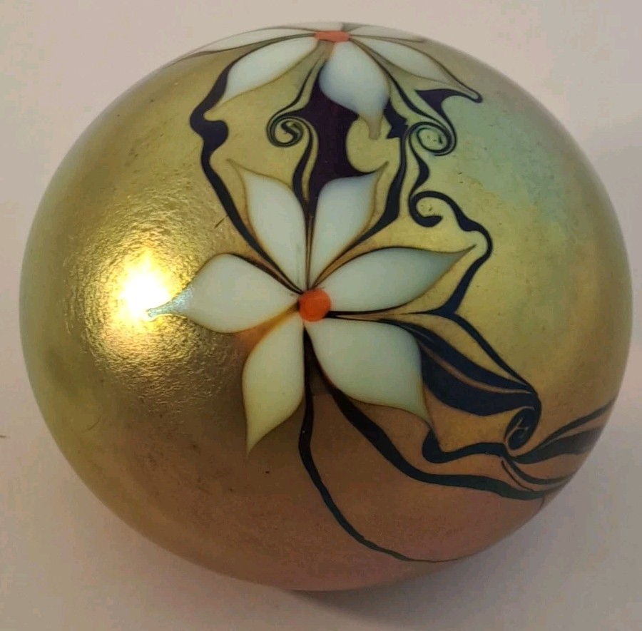 1978 ZEPHYR STUDIO Art Glass FLORAL VINE & FLOWERS Paperweight 2 7/8″ Iridescent