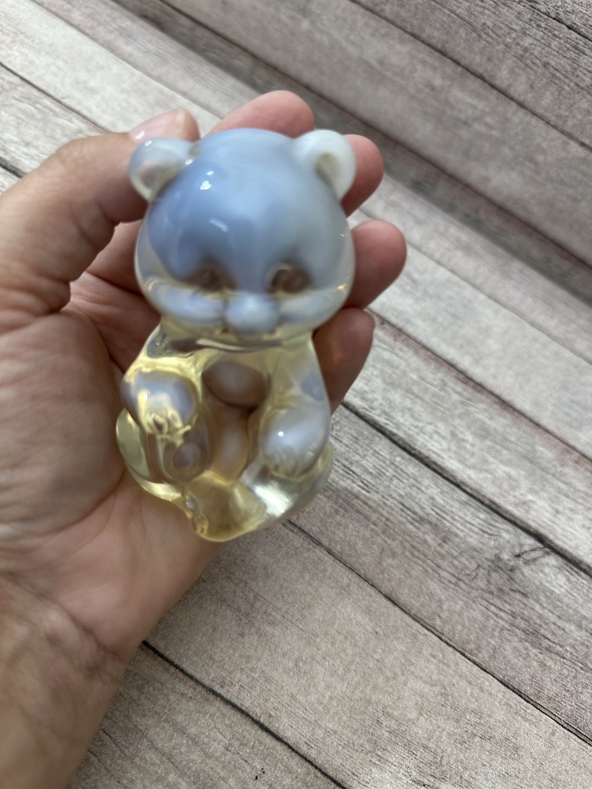 FENTON FRENCH OPALESCENT SITTING BEAR 5151 Stamped