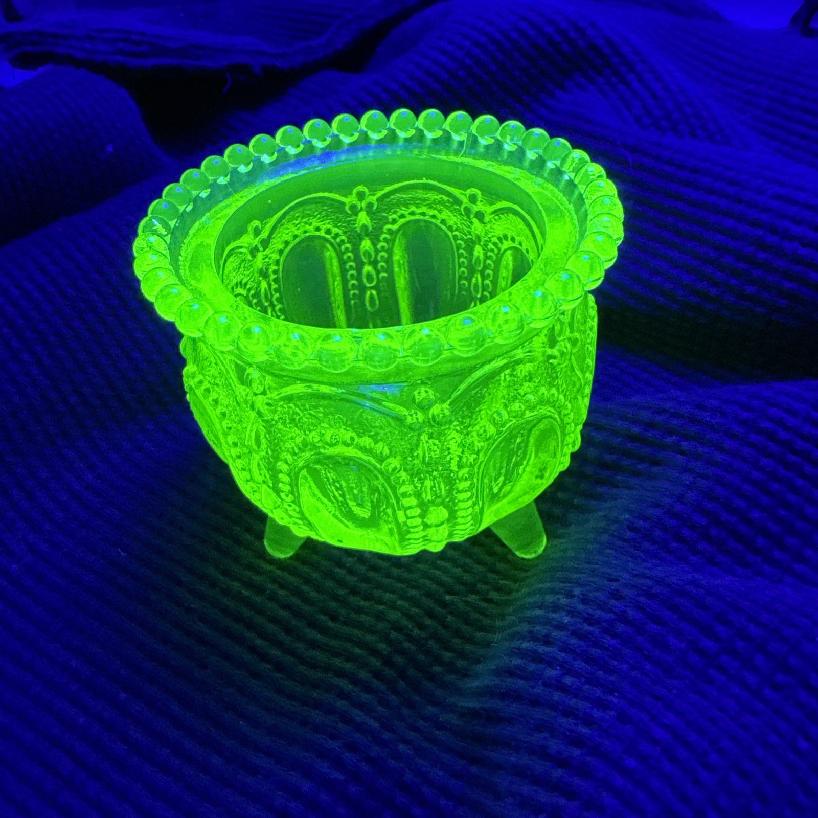 Boyd Vaseline Uranium Glass Gypsy Pot Toothpick Holder Cauldron Tripod UV Glow