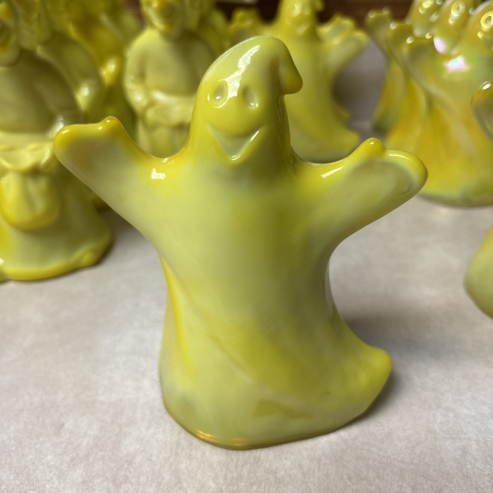 Ghost Mosser for Fenton Mold Art Glass Dandelion Yellow Glows UV Ltd