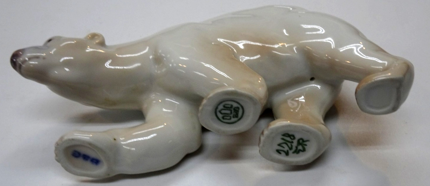 Bing & Grondahl B&G Denmark “Polar Bear Walking” #2218 Porcelain Figurine Vintge